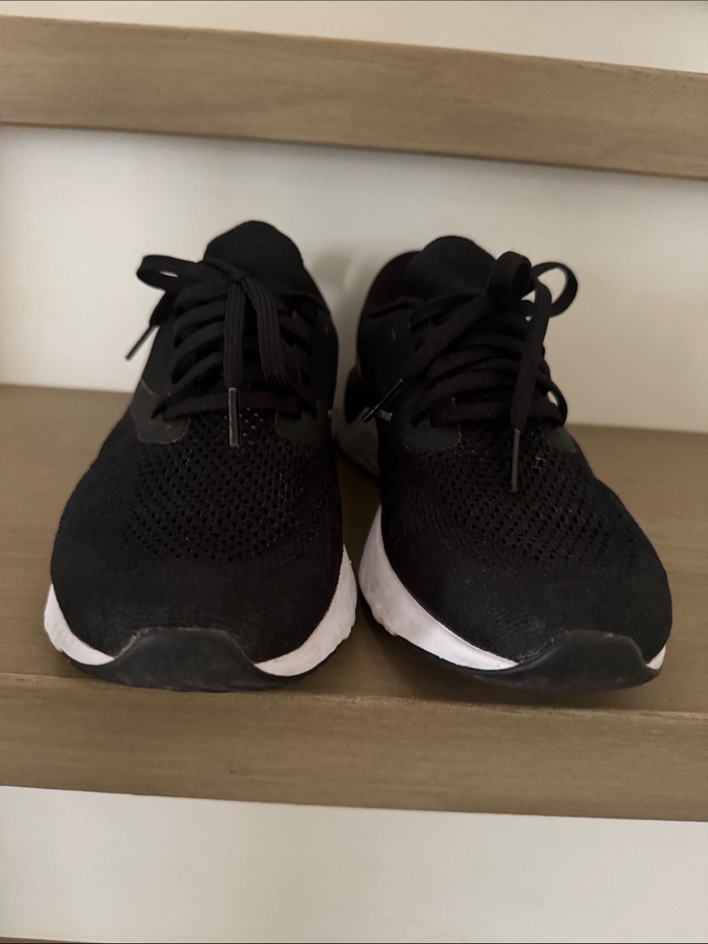 Nike Women’s Epic React Flyknit 2 Black and White with Swoosh - Picture 5 of 7